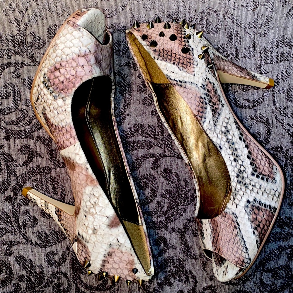 Studded peep toe pumps/heels size 7.5